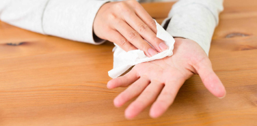 como desinfectar las manos con kleenex